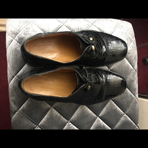 This is a nice pair of authentic alligator shoes